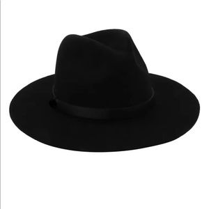 Women’s black hat